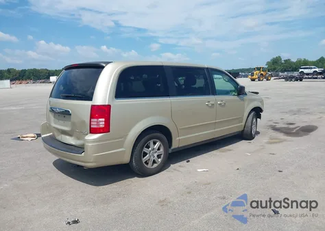 2010 Chrysler Town & Country New Lx z USA, uszkodzony, nr VIN 2A4RR2D11AR456439
